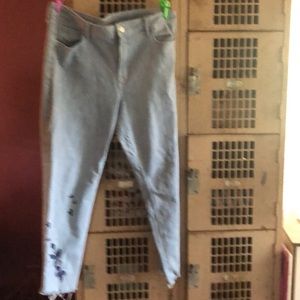 Old Navy rockstar size 16. Never worn